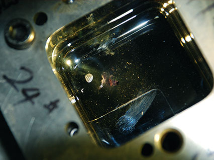 <a href='http://m.xt575.cn/product/3.htm' class='text_a'>模具激光焊機(jī)</a>修復(fù)鏡面模具效果